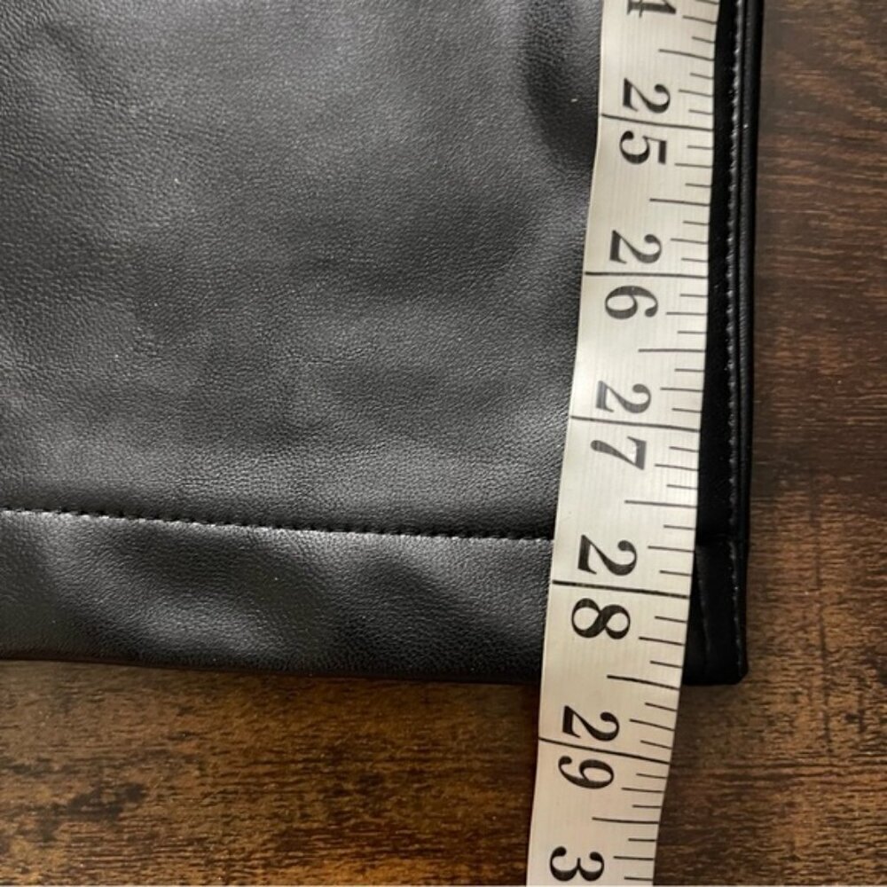 Abercrombie & Fitch Curve Love Vegan Leather 90s Straight Pant size 31 Short BK - Picture 15 of 16